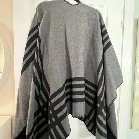 Reversible Poncho - Picture 4 of 4